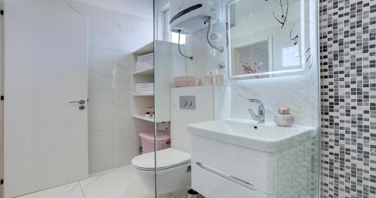 Adorable Apartment Ena Каштела Екстер'єр фото